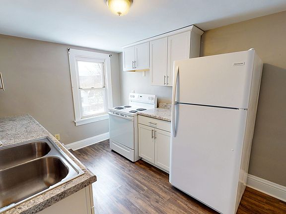4th image of 208 S 5th St #2
