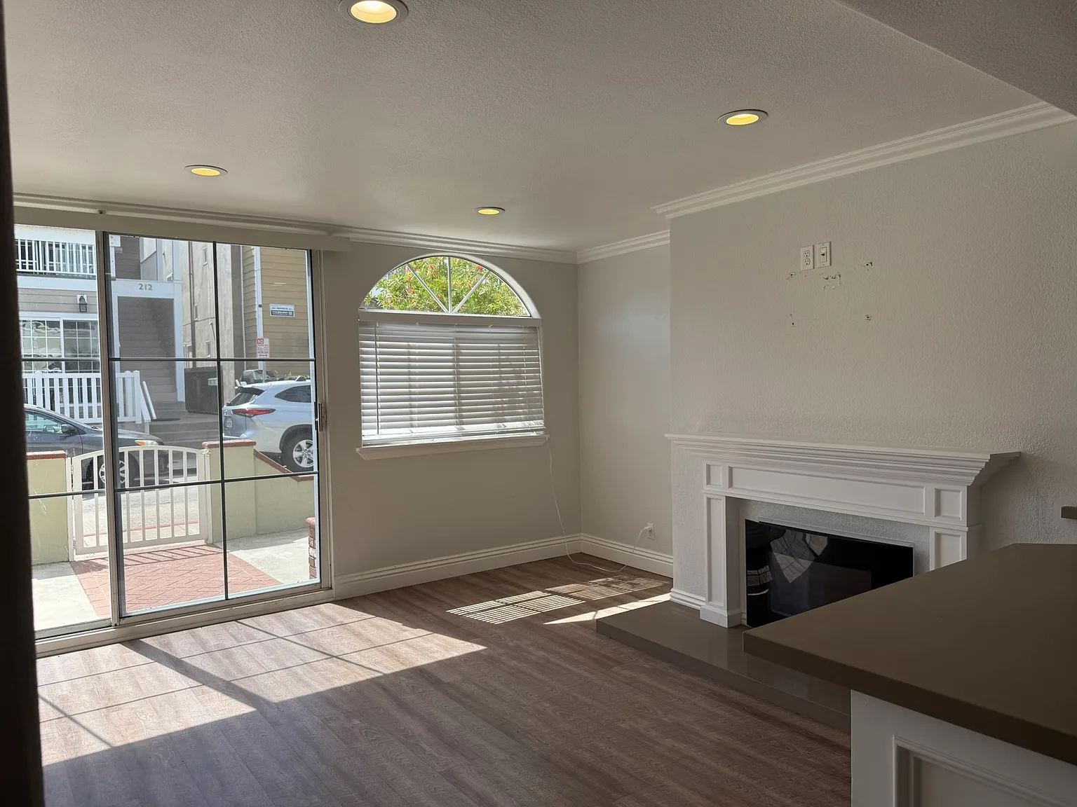 3 bed, 1633 sqft, $5,999 — Photo 3