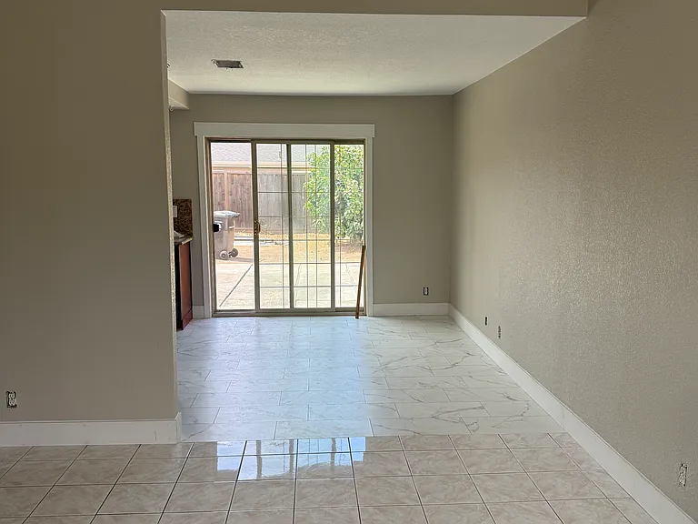1573 Redfield Ct — Photo 5
