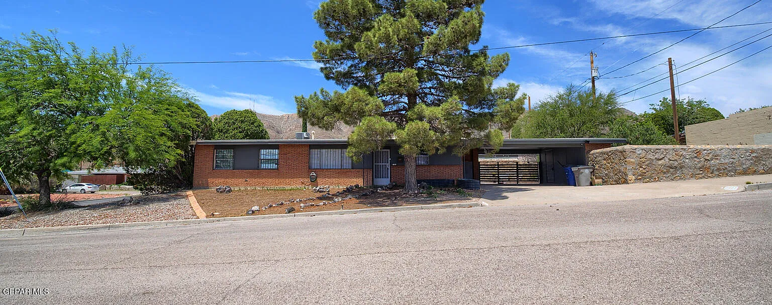 3 bed, 2.0 bath, 1707 sqft, $1,750 — Photo 1