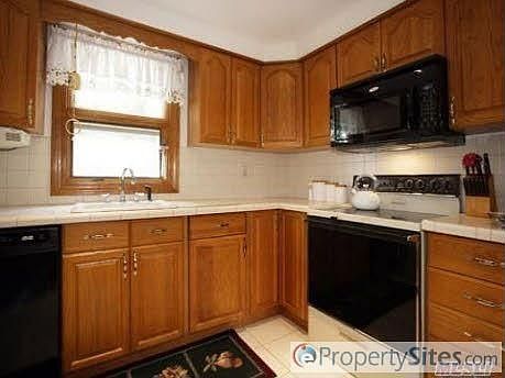 5th image of 15 Hemlock Ln