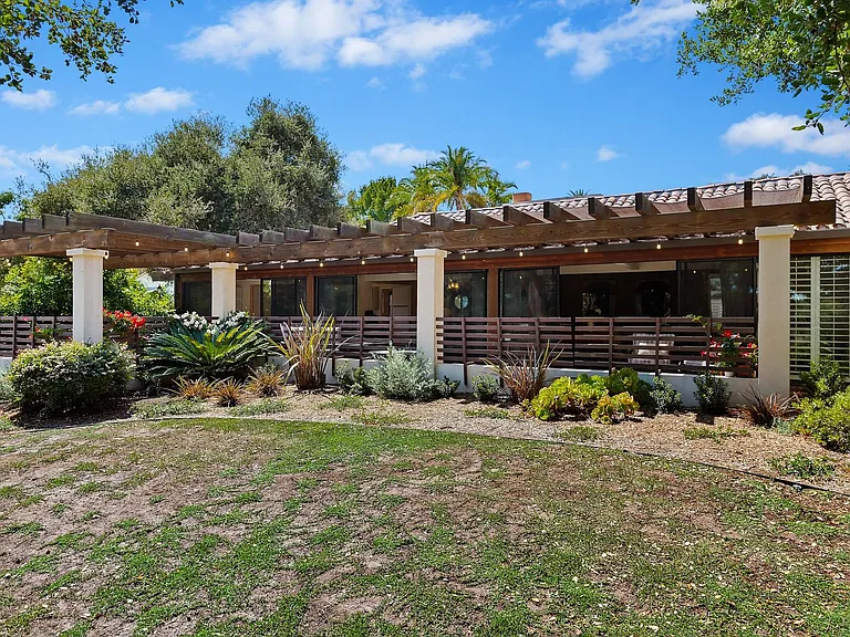 525 Las Palmas Dr — Photo 27