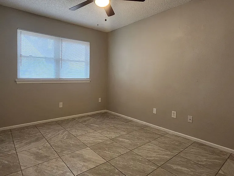 4530 Marshall St — Photo 11