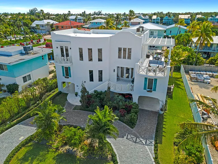 317 E Seaview Cir — Photo 8