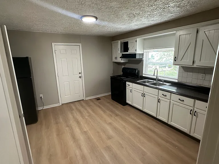 206 W Holden Ave — Photo 6