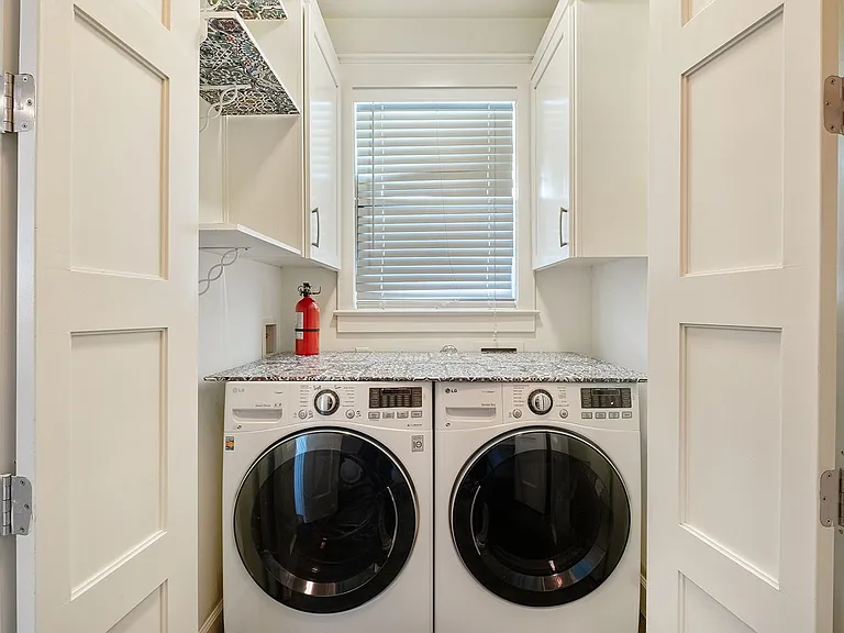 5608 Grover Ave — Photo 12