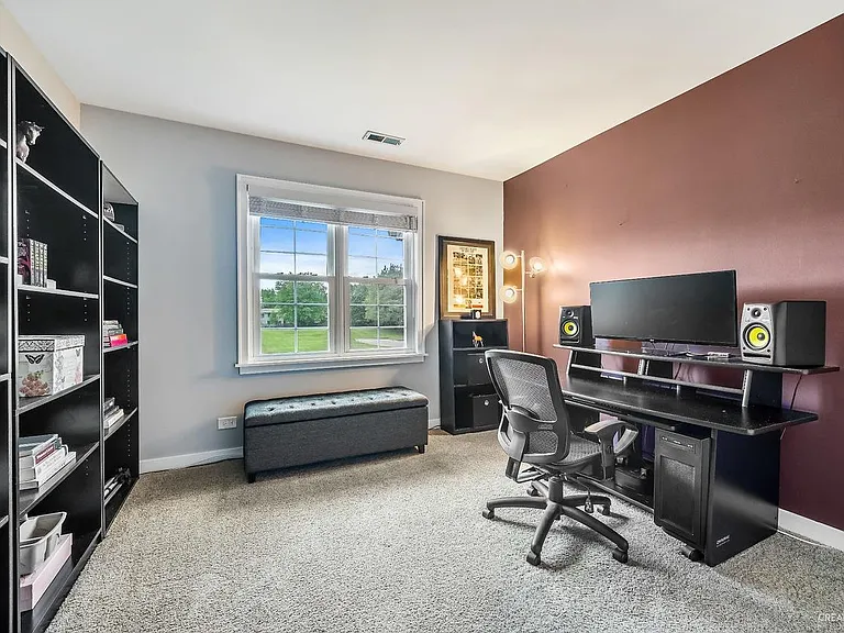 5S510 Scots Dr #17D — Photo 2