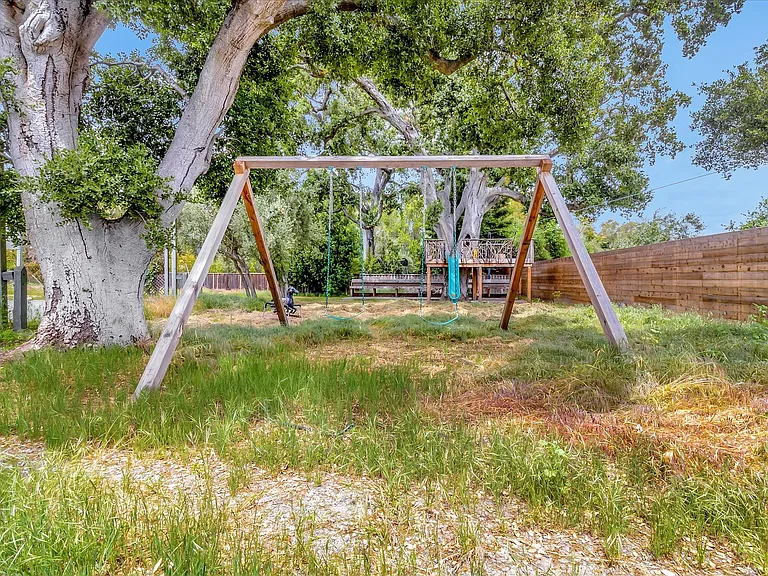 240 Oak Grove Ave — Photo 30