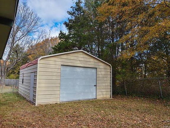 Storage shed/ Garage