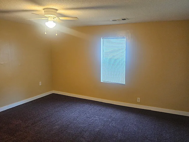 1177 Lawton Dr — Photo 3