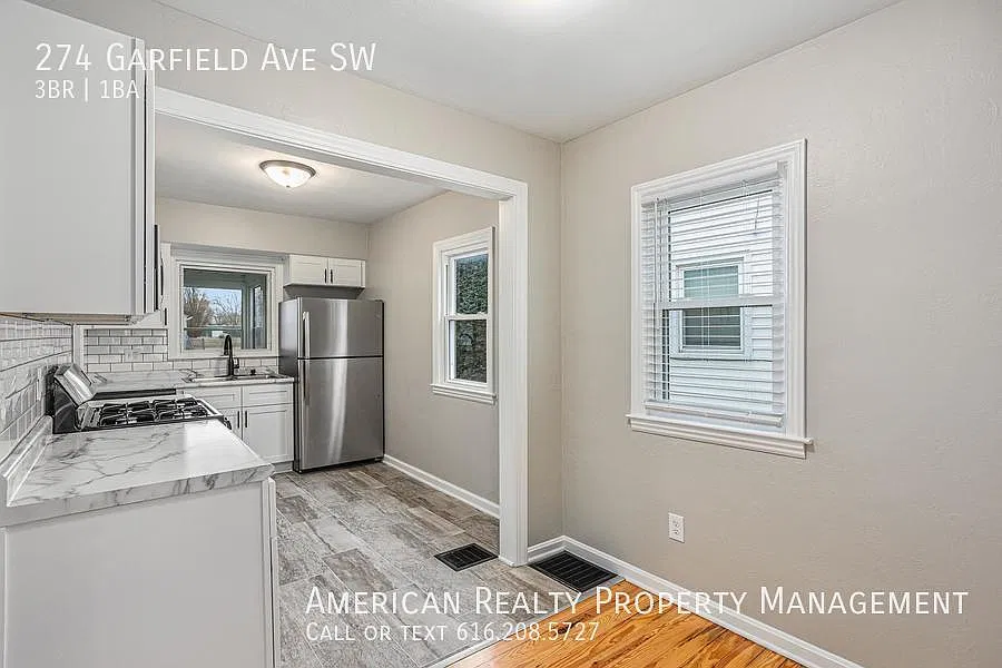 3 bed, 1395 sqft, $1,950 — Photo 4
