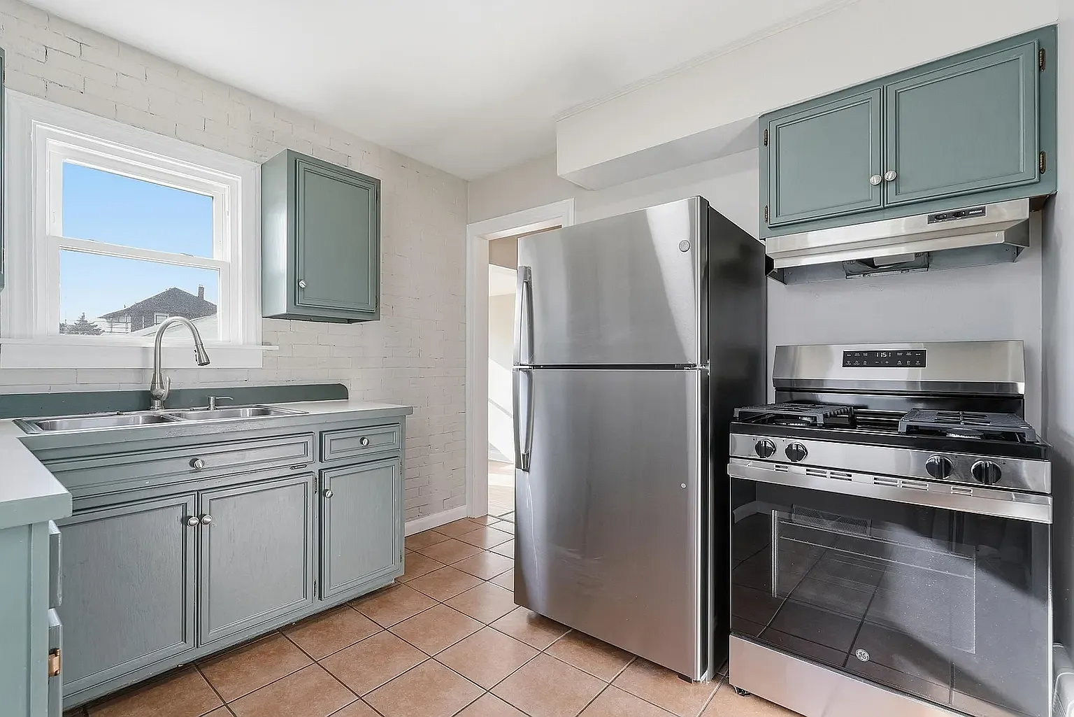 3 bed, 1270 sqft, $1,800 — Photo 3