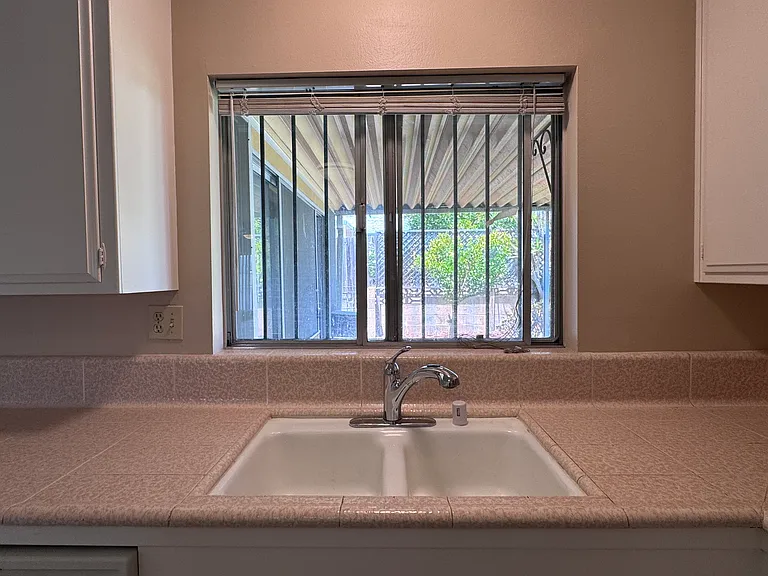 914 La Fiesta Way — Photo 9