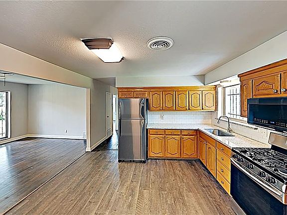 4th image of 4015 Wind River Dr
