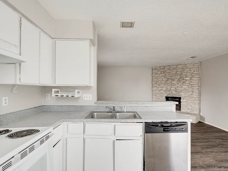11907 Alpheus Ave — Photo 6