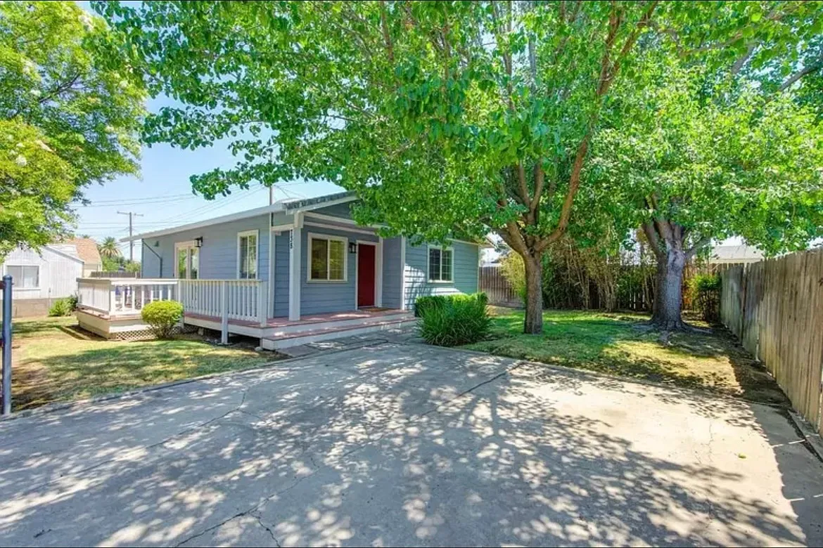 2 bed, 965 sqft, $2,345 — Photo 1