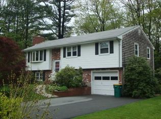 124 Whalen Dr, North Attleboro, MA 02760