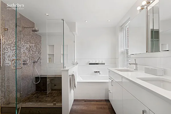 Sold by Sotheby's International Realty | media 11