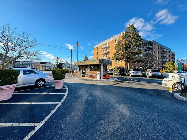 5 Birchwood Court #5N, Mineola, NY 11501
