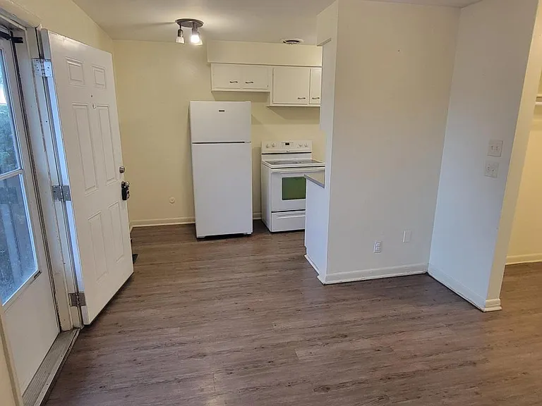 2102 Bickmore Ave — Photo 9