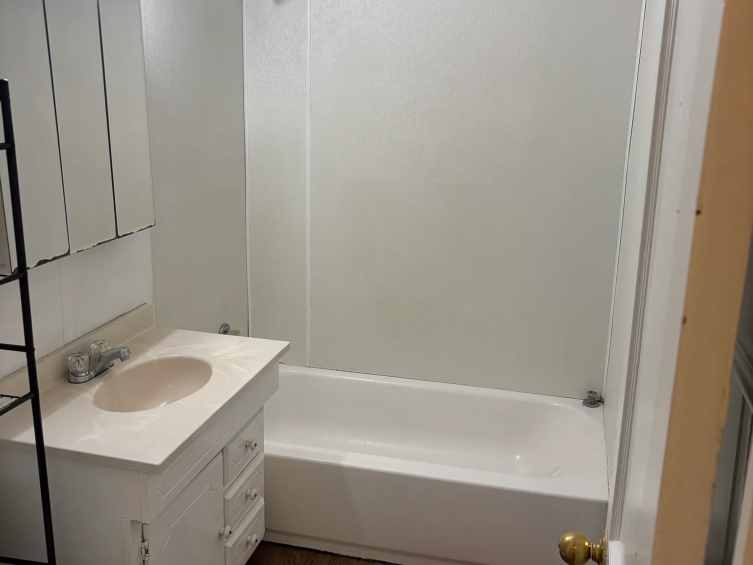 3 bed, 1.5 bath, 1258 sqft, $1,000 — Photo 4