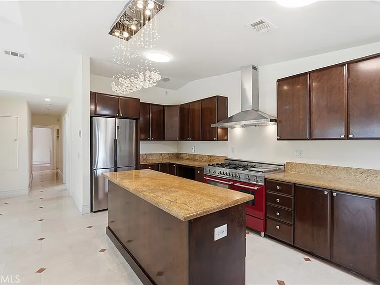 926 N Rowell Ave — Photo 12