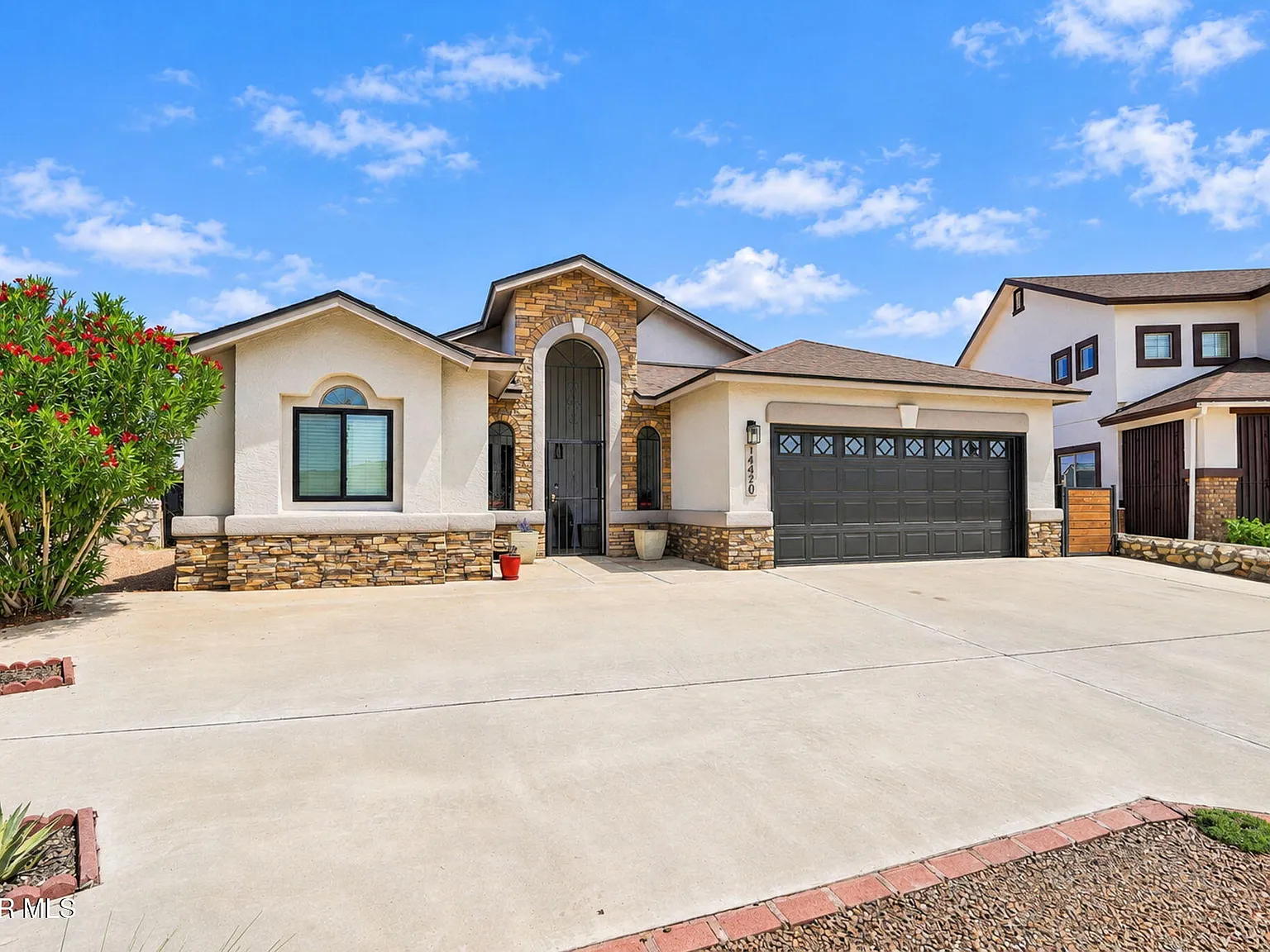 4 bed, 2.0 bath, 2019 sqft, $2,600 — Photo 3