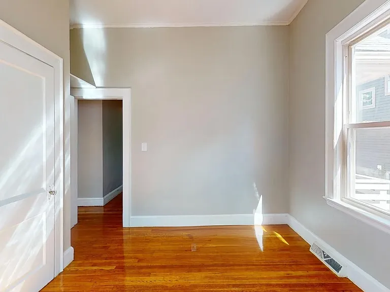20-22B Holmes St #20 — Photo 5
