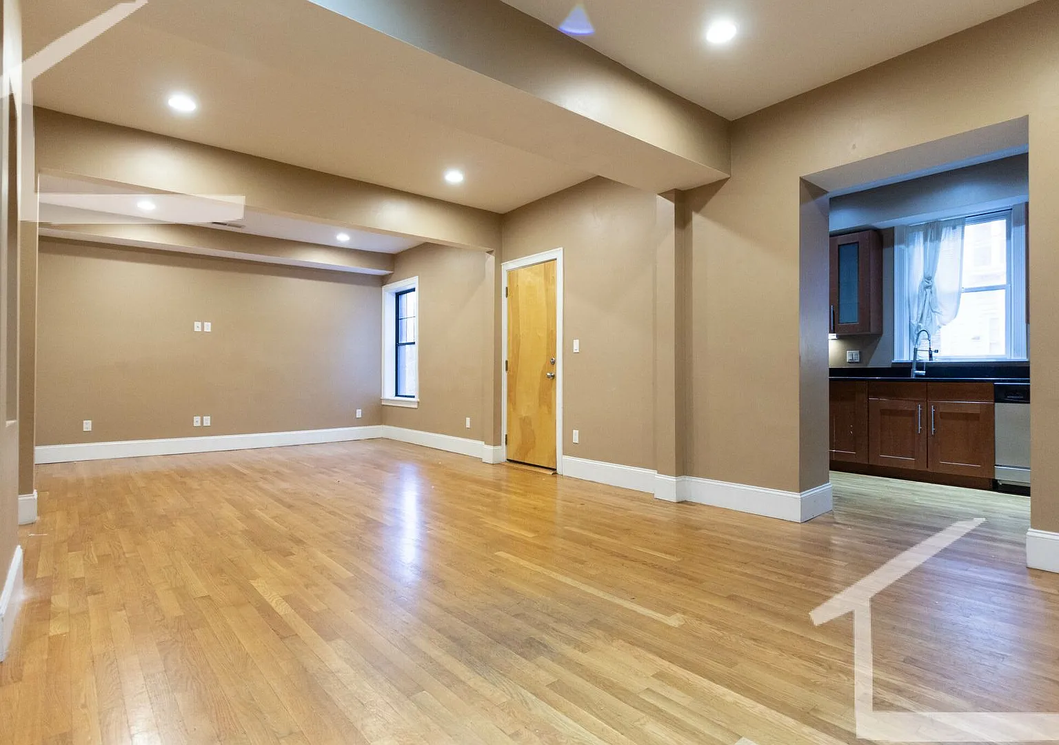 9/1 No Fee! Oversized 4BR/2BA near Wash Sq, Coolidge w/AC, w/d in unit! — Photo 3