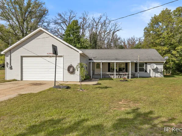 5669 E Baseline Rd, White Cloud, MI 49349