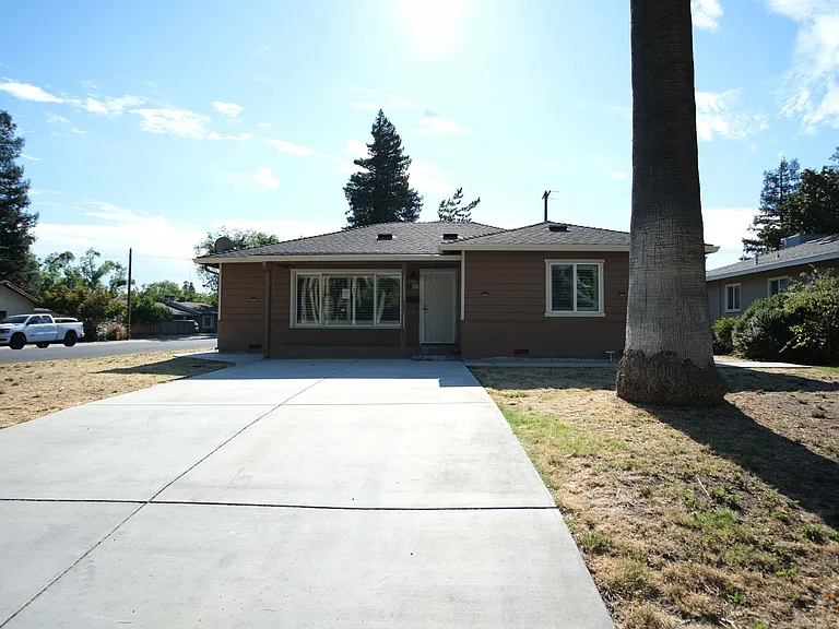 1436 Albany Ave — Photo 2