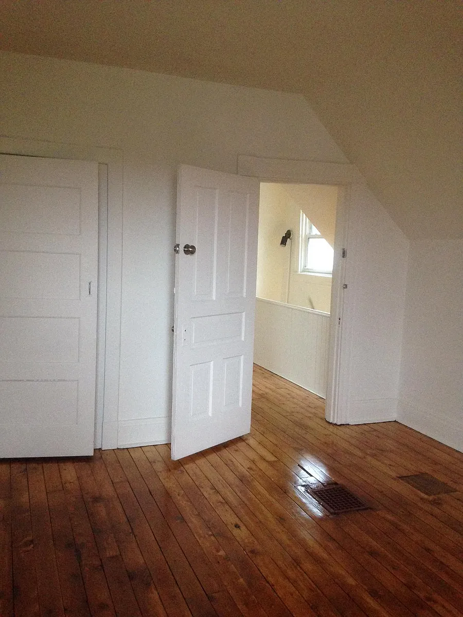 Building Photo - 219 Lehigh Ave #2