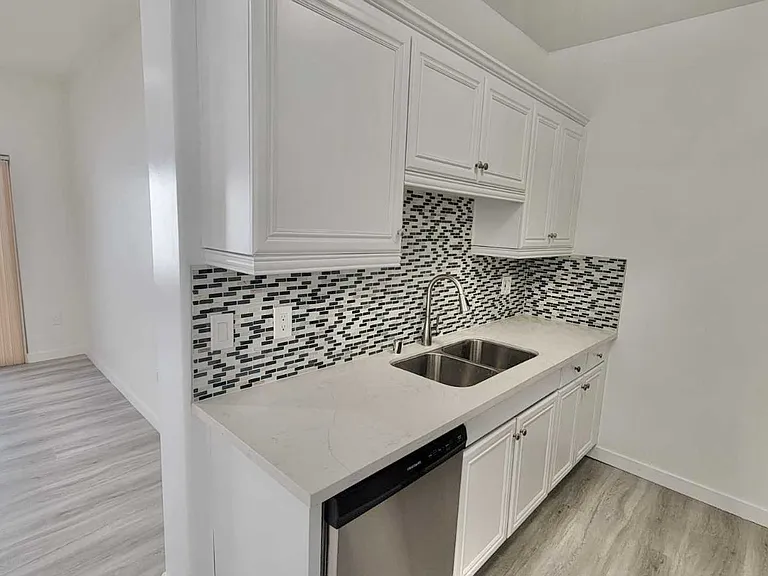Fruitland Dr — Photo 9