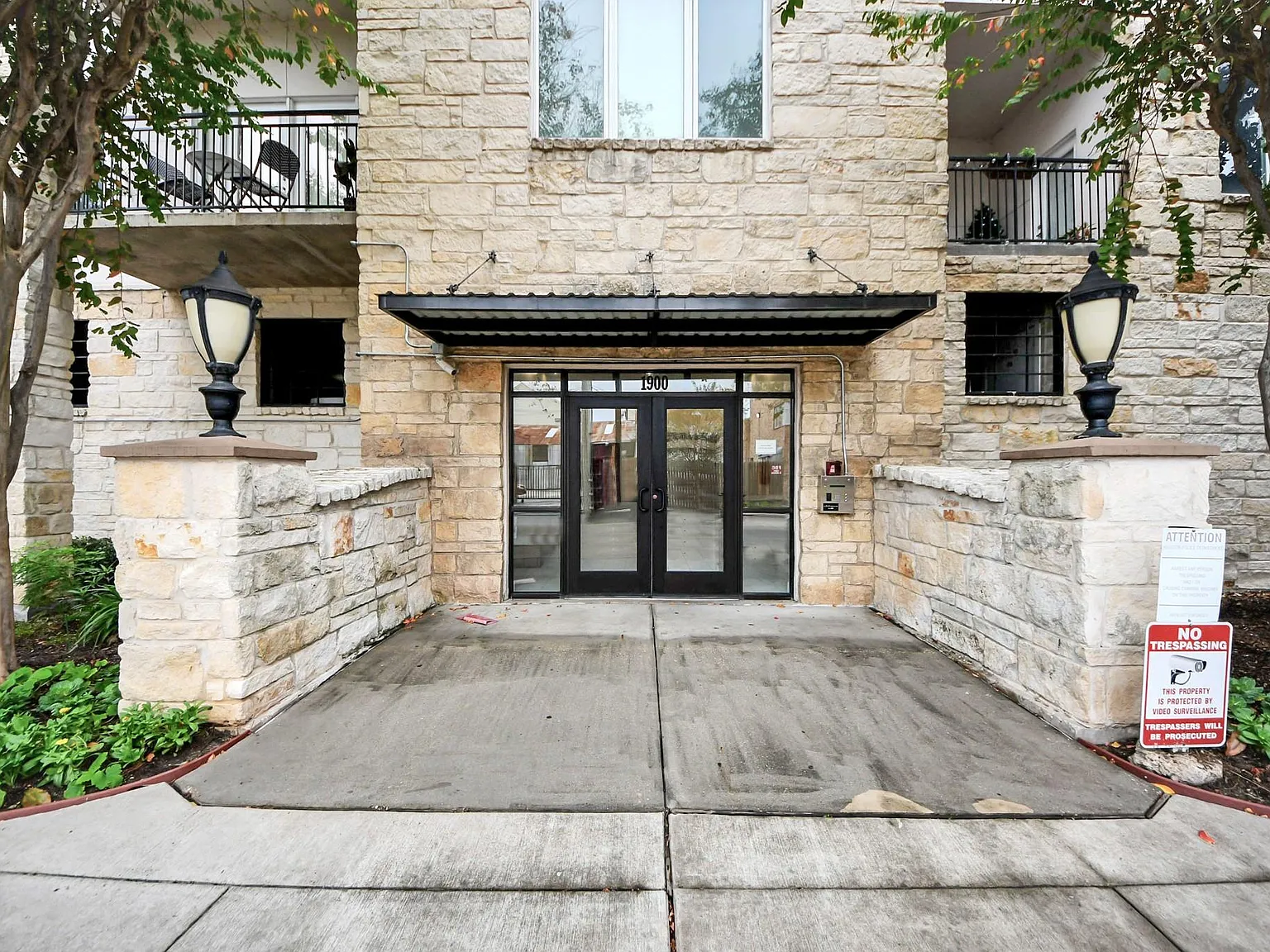 2 bed, 2.0 bath, 1063 sqft, $2,200 — Photo 2