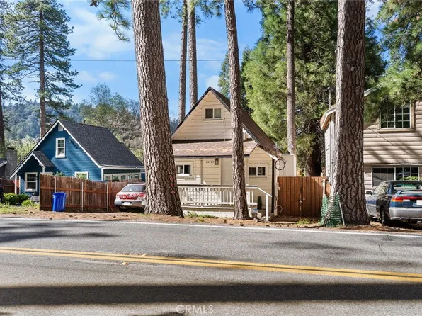 22904 Waters Dr, Crestline, CA 92325