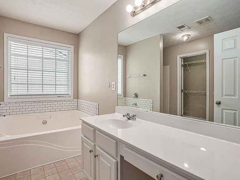 226 Alton Cir — Photo 21