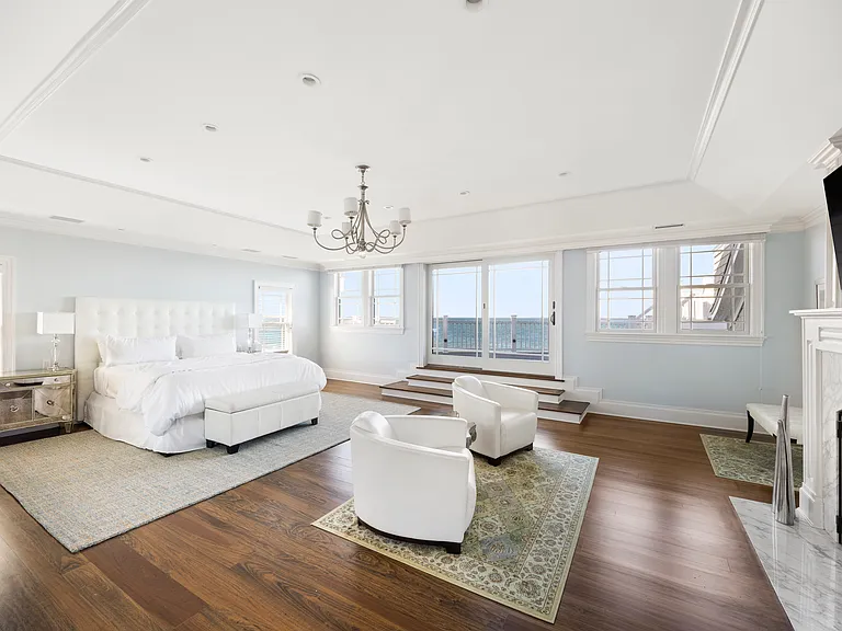 351 Kings Point Rd — Photo 12