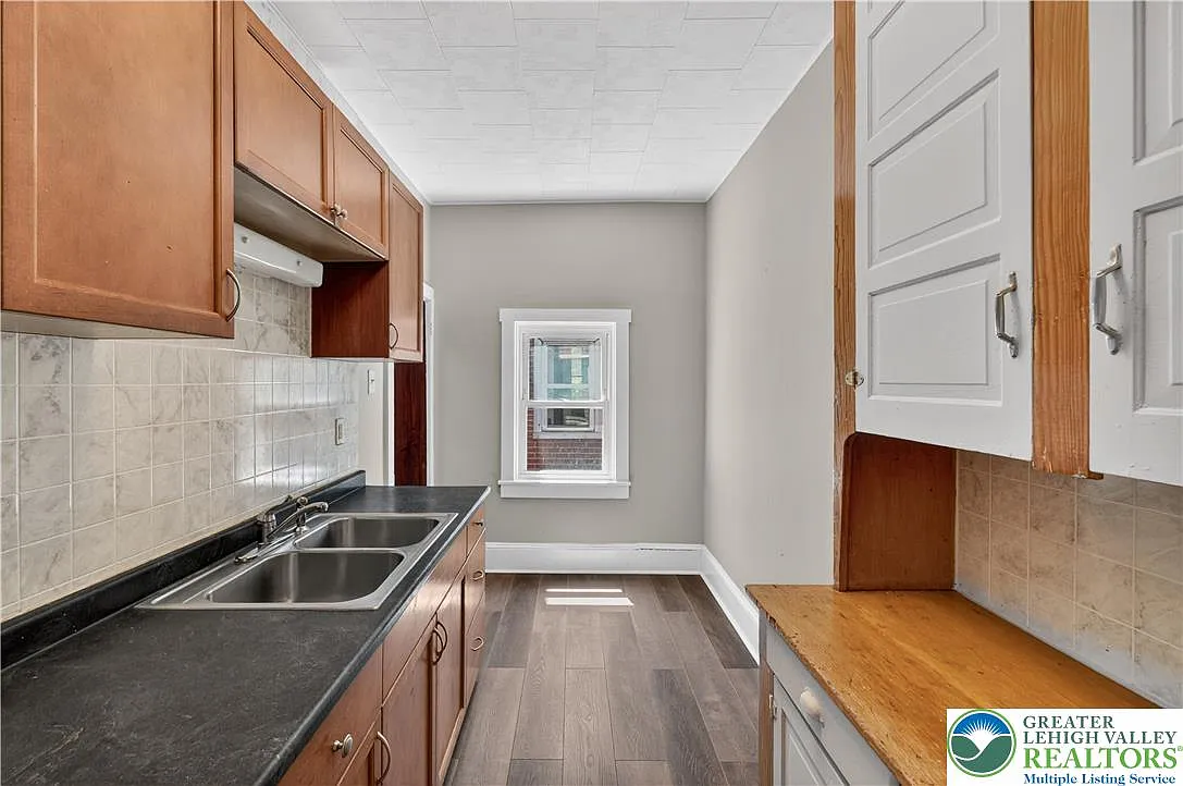 1 bed, 1000 sqft, $1,100 — Photo 4