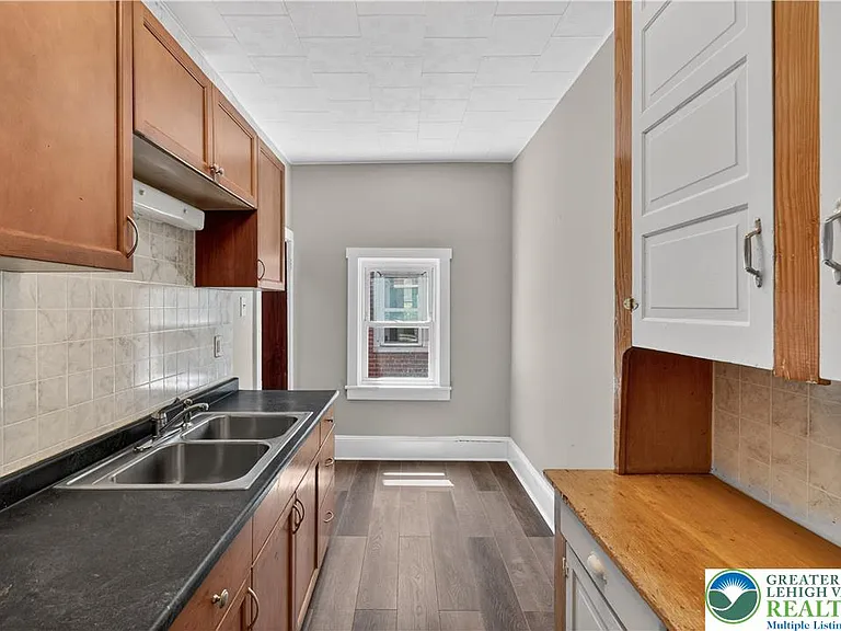 265-267 E Bertsch St #2 — Photo 6