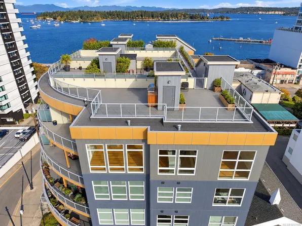 10 Chapel St #Penthouse 1, Nanaimo, BC V9R 5H2
