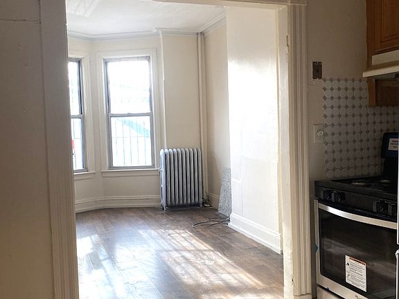 2nd image of 467 18th St #A