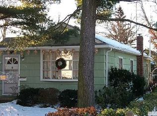 2036 Lee Ave, Merrick, NY 11566