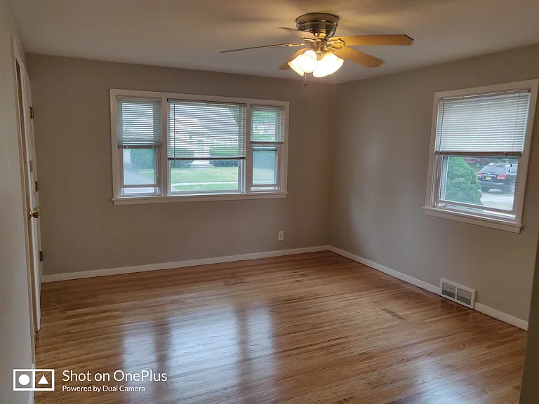 411 W Hickory St — Photo 10