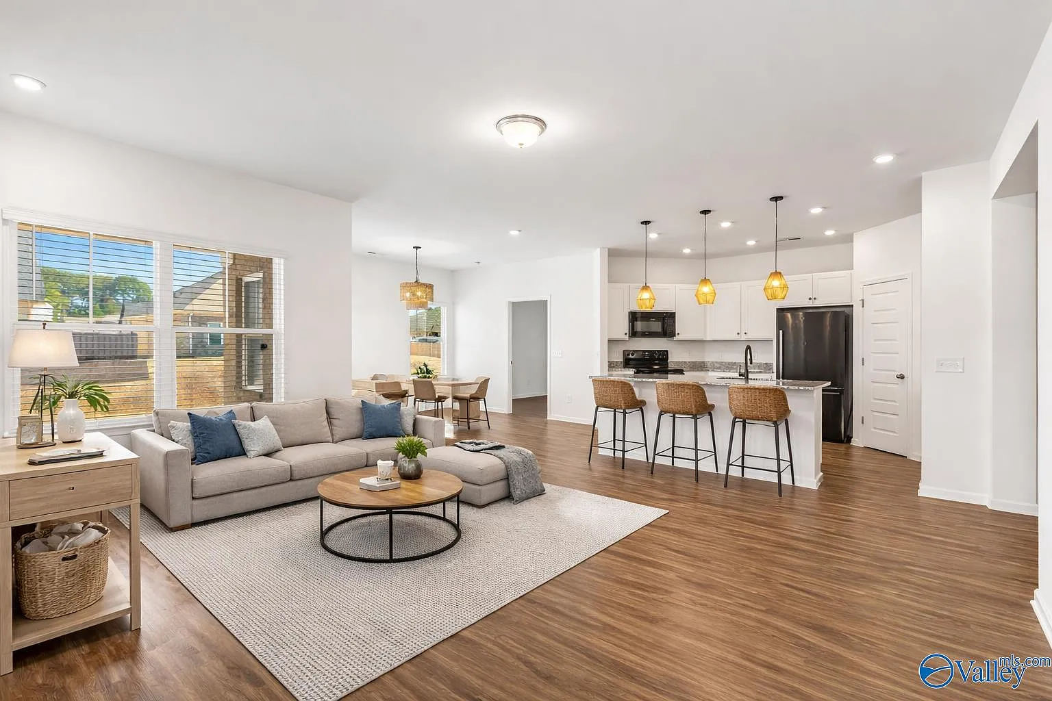 3 bed, 2.0 bath, 1781 sqft, $1,700 — Photo 4