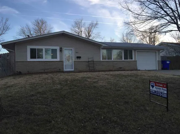 905 Cedar St, Junction City, KS 66441