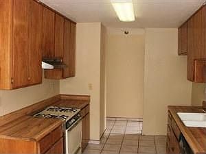 3rd image of 2579 Burgundy Dr