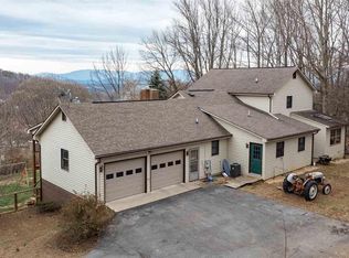 3 Woodcrest Rd, Staunton, VA 24401
