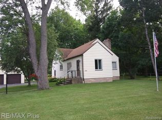 6076 Potter Rd, Burton, MI 48509