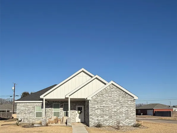 2112 Brooke Ln, Brownwood, TX 76801