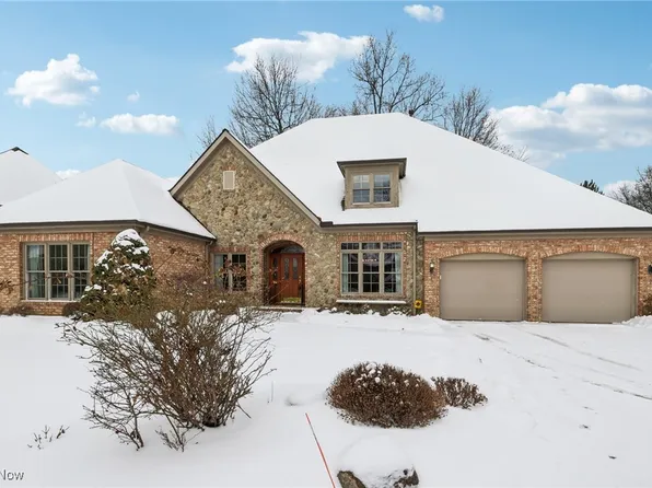 1827 Century Oaks Dr #10, Westlake, OH 44145